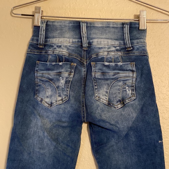 SOLD ✨L•O•W•L•A  Colombian Shapeware Skinny Jeans•Blue Ripped Denim•Size 4✨ - Picture 3 of 9
